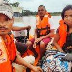 एसडीआरएफ की टीम ने बाढ़ में फंसे ग्राम डडेसरा के दो लोगों को रेस्क्यू कर सुरक्षित स्थान पर पहुंचाया
